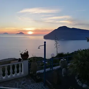 villa-lipari-isola-lipari.sicilyhotelsitaly.net/